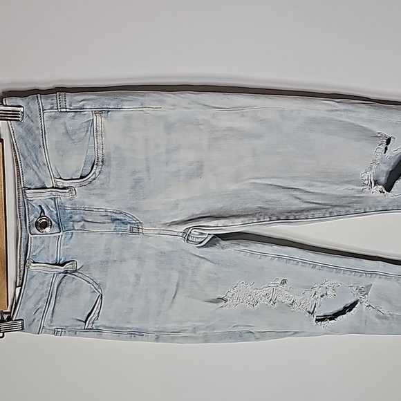 American Eagle super stretch X light wash size 2 distressed style jeggings - Picture 2 of 8
